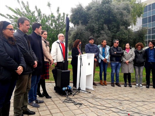 Alicante homenajea a las víctimas de la Guerra Civil con una ofrenda en el Campo de Los Almendros