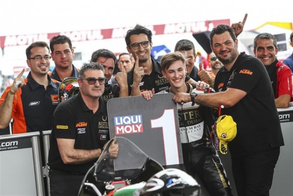 Masià logra su primera victoria y Álex Márquez sube al podio en Moto2