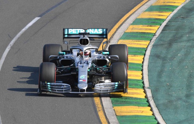 Hamilton gana en Baréin entre el súbito caos de Ferrari