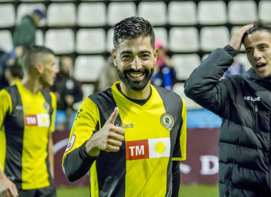 Carlos Martínez iguala a los máximos goleadores blanquiazules de esta etapa en Segunda B

