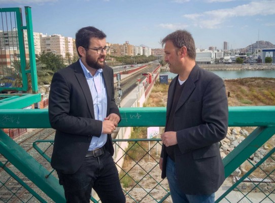 Compromís reclama retirar las vías del tren de la fachada marítima de Alicante


