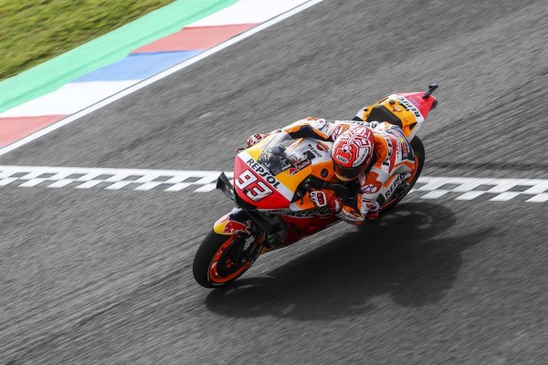 Márquez enfila el asalto a Termas desde la pole
