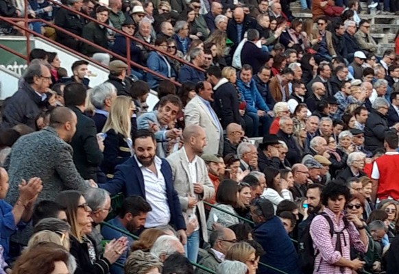 La Feria Taurina, primera parada de Santiago Abascal en su visita a las fiestas de la Magdalena