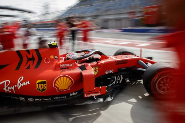 Charles Leclerc firma su primera 'pole' en F1 en Baréin y Sainz sale séptimo

