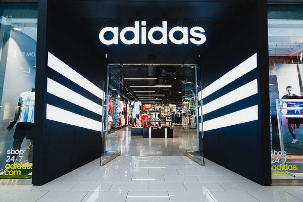 Adidas rompe con la empresa alicantina que era su principal franquicia en España y 'cierra' 30 tiendas