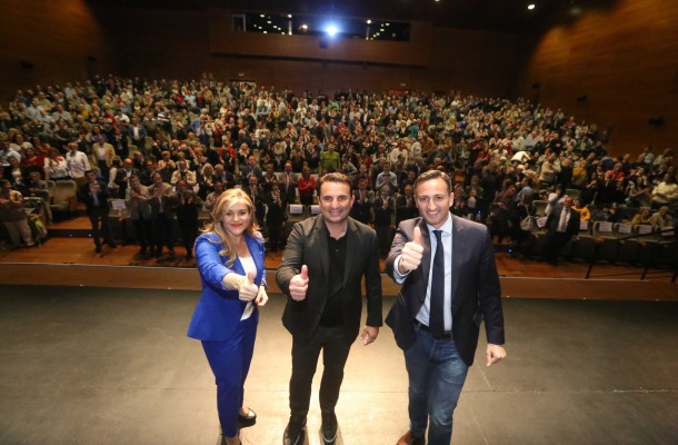 Bernabé Cano presenta su candidatura ante 1.200 personas en La Nucía