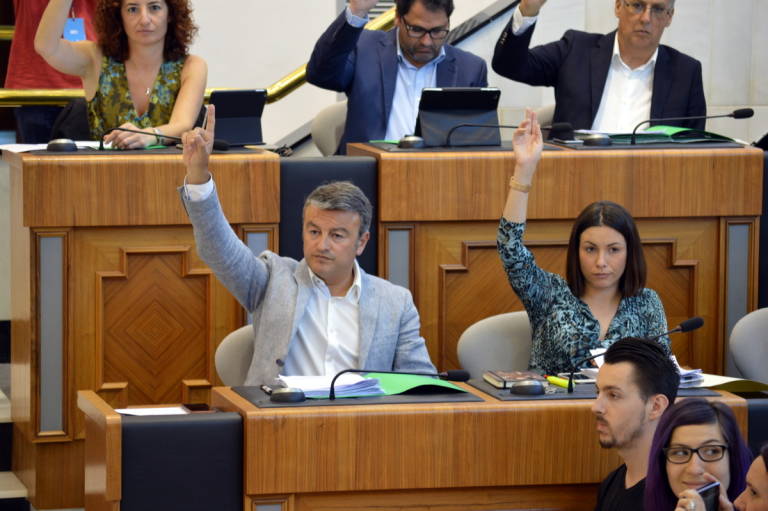 La Junta Electoral ya reprende: posible sanción a Chulvi y 'tarjeta amarilla' a Serrano   