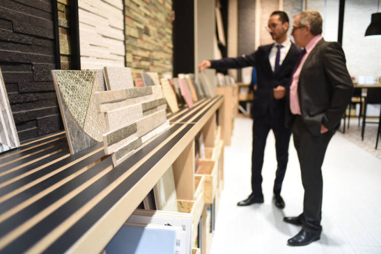 El azulejo se aferra al mercado americano, que bate récords, y 65 azulejeras viajan a Coverings 