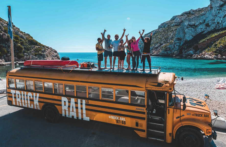 Truck Rail, viajes exclusivos con aire 'hippie' para grupos reducidos en bus escolar americano
