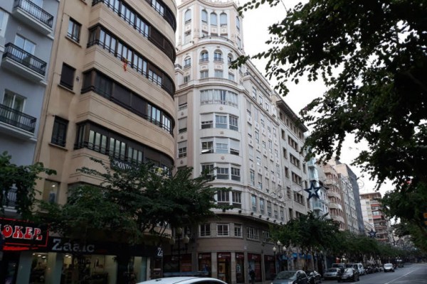 Los nuevos dueños del edificio Generali: de oficinas a viviendas de 'alto standing' por 385.000 euros