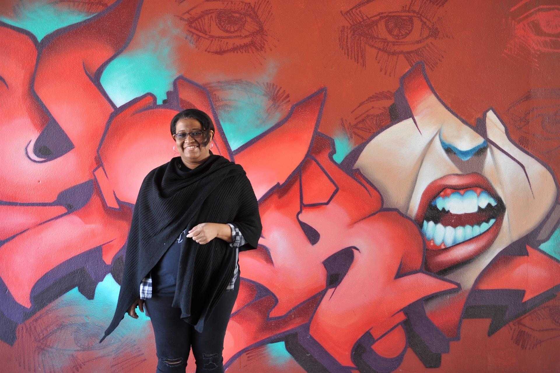 La artista Alitha Martínez recomienda a los estudiantes 