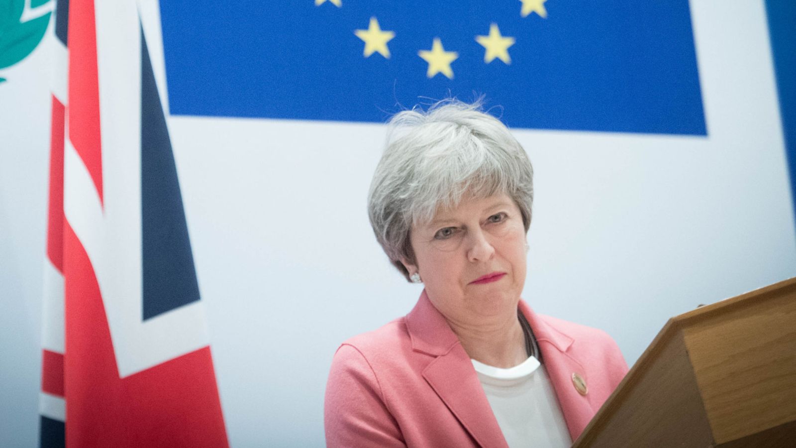 May ofrece su dimisión si se aprueba el acuerdo del 'Brexit'