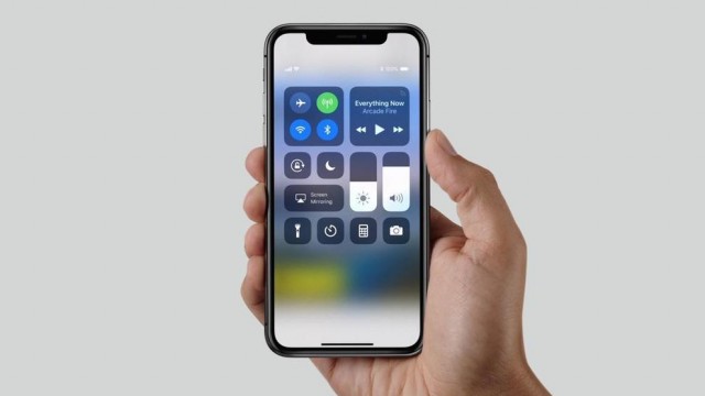 Las pantallas de los 'smartphone' pueden contener hasta seis tipos de bacterias que ponen en riesgo la salud