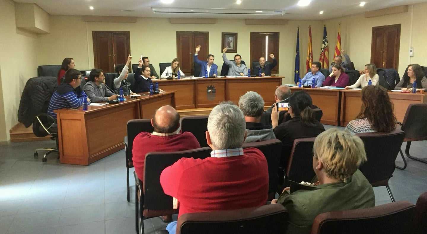 El PP logra salvar su presupuesto en Moncofa con el apoyo de los no adscritos