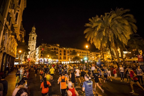 La 15K Nocturna Valencia Banco Mediolanum ofrece los nuevos planes de entrenamiento para completar la prueba
