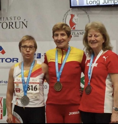 Rosa Escribano iguala el récord y es campeona del mundo de salto de longitud de mayores de 60 años