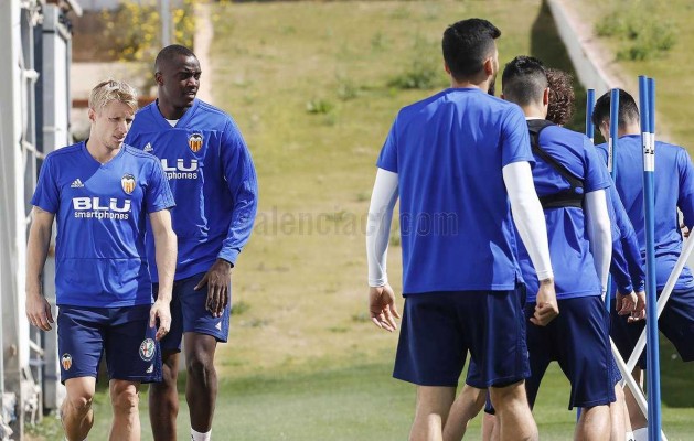 Coquelin se entrena a parte por molestias físicas y Cheryshev en el gimnasio