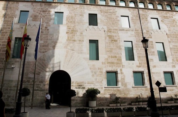 Les Corts prevén una diputación permanente el día 10 para convalidar decretos sobre policías, municipios y VTC