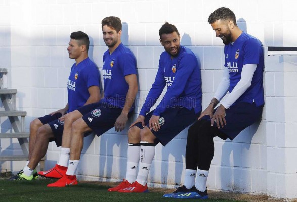 El Valencia vuelve a entrenar tras cinco días de descanso y pendiente de Piccini