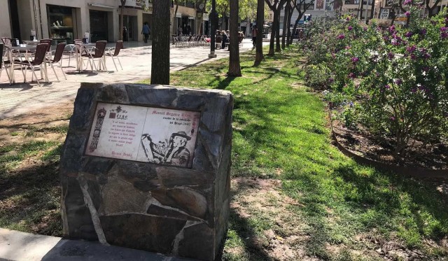 'Emotile by Ceracasa' se suma a los 75 años del Pregó con sendas placas conmemorativas