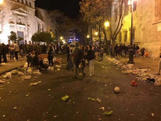 Los hosteleros dicen haber mejorado sus resultados en Fallas y piden actuar contra el botellón