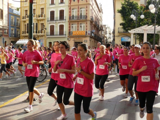 Albalat de la Ribera celebra la carrera 'Mou-te per elles' contra el cáncer de mama