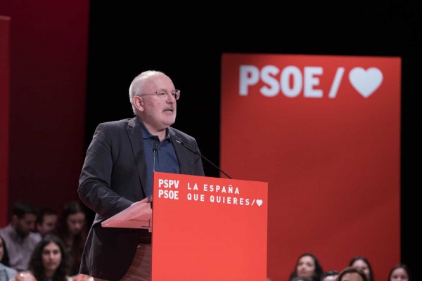 El candidato socialista a la CE pide a la derecha 