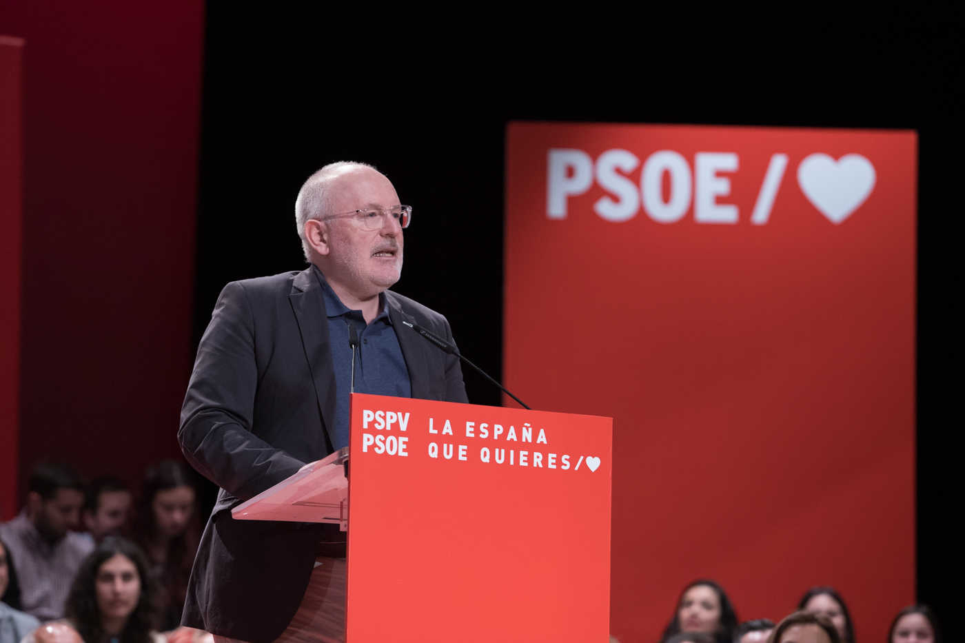 El candidato socialista a la CE pide a la derecha 