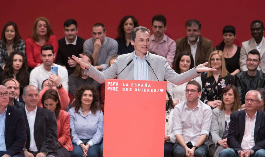 El candidato del PSOE Pedro Duque, este sábado en Alicante. Foto: PEPE OLIVARES - 