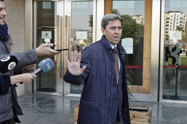 Los exconsejeros de Aerocas se 'lavan las manos' y el cerco se estrecha sobre Carlos Fabra 