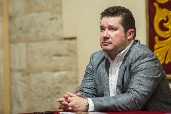 Argüeso deja Les Corts para centrarse en el partido pero con la mirada puesta en el Senado