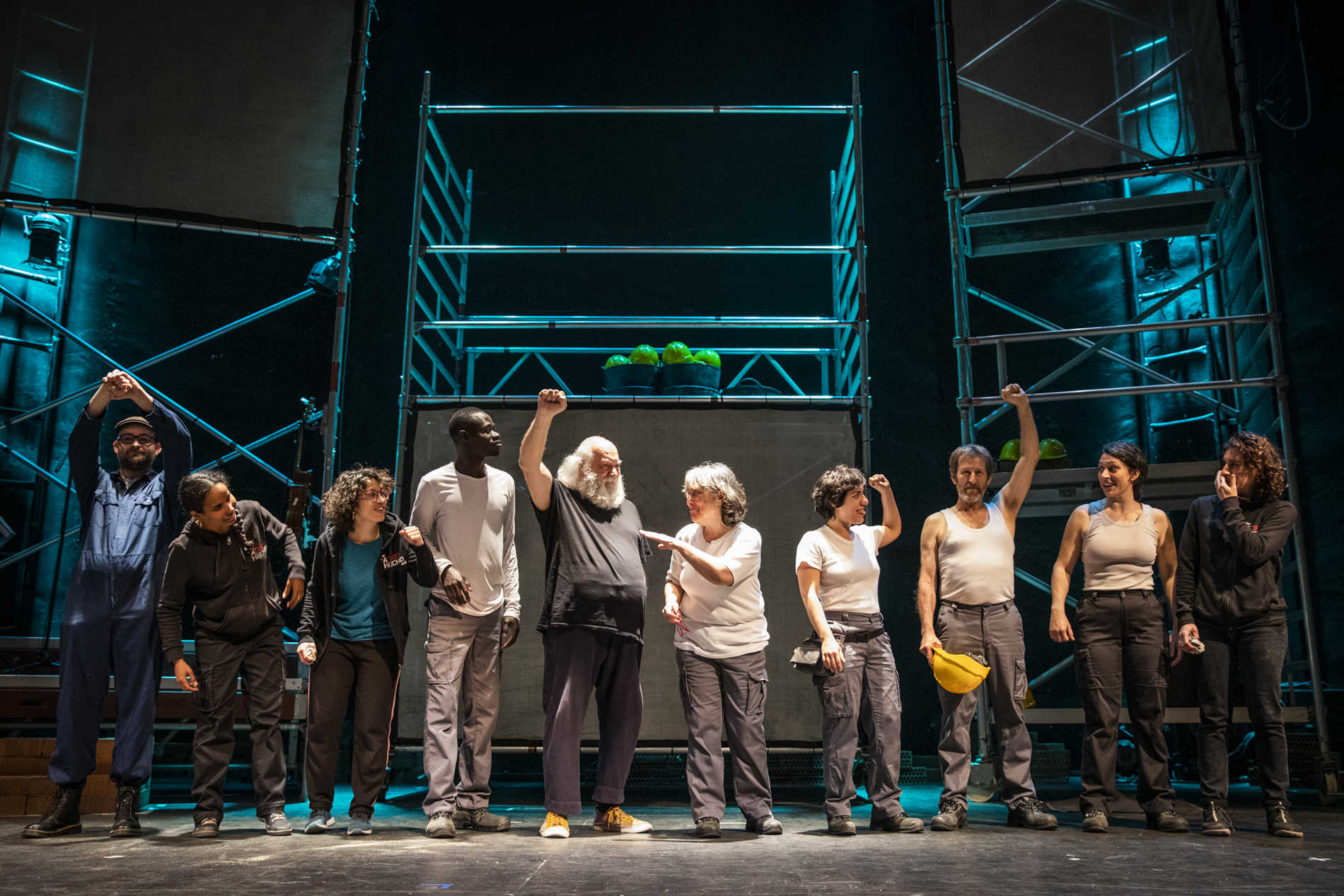 'Tot explota' estrena en el Rialto su visión irónica de la lucha de clases