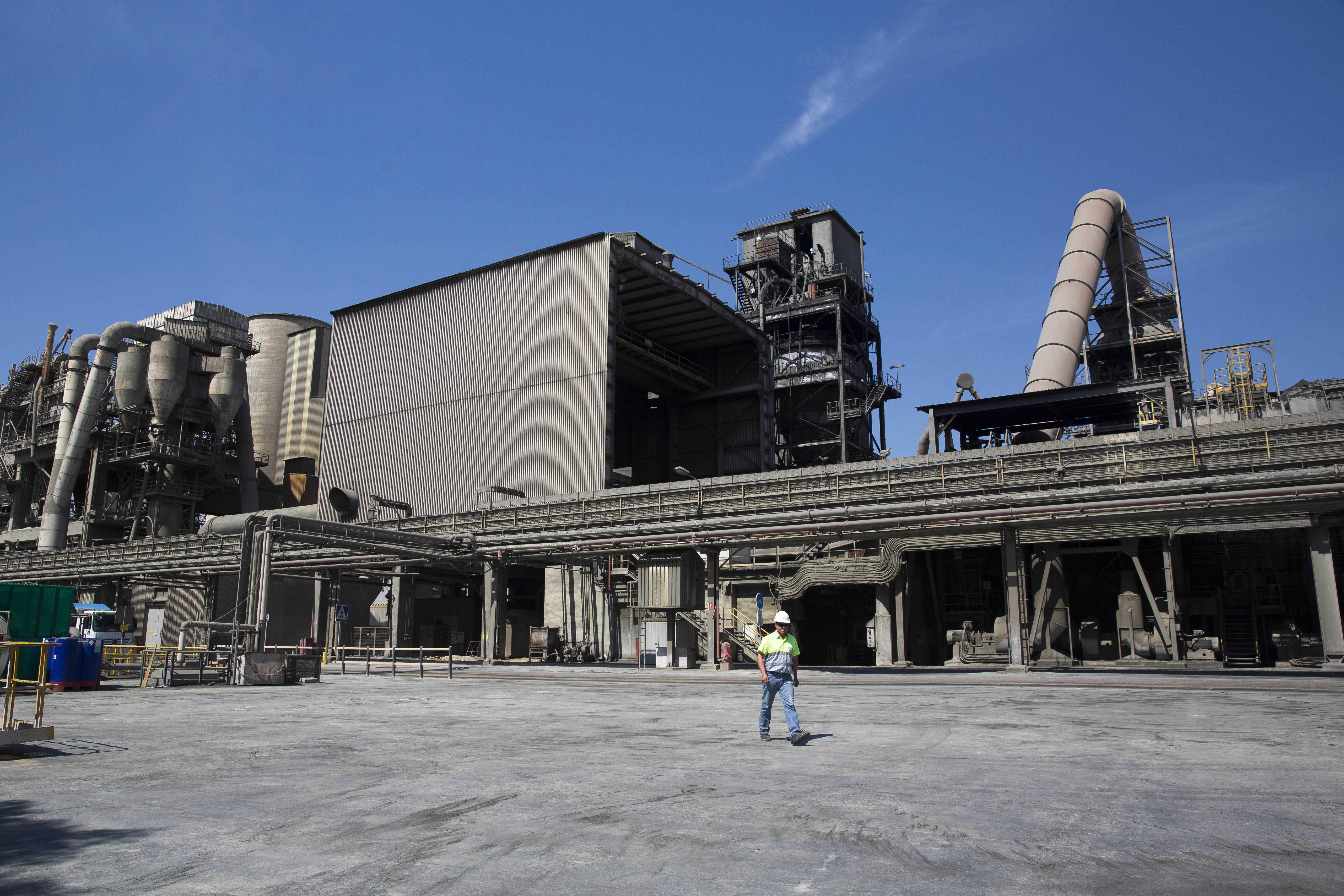 Cimentera Lafarge al poligon industrial SEPES a Sagunt. Foto: MARGA FERRER - 