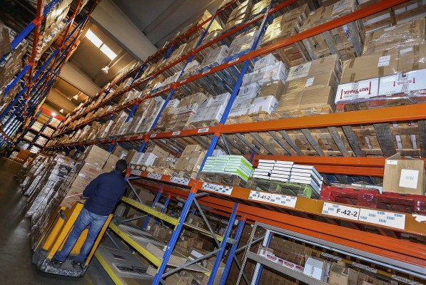 'Biblioteca bufa valenciana': al descubierto la absurda y millonaria publicación de libros de la Administración