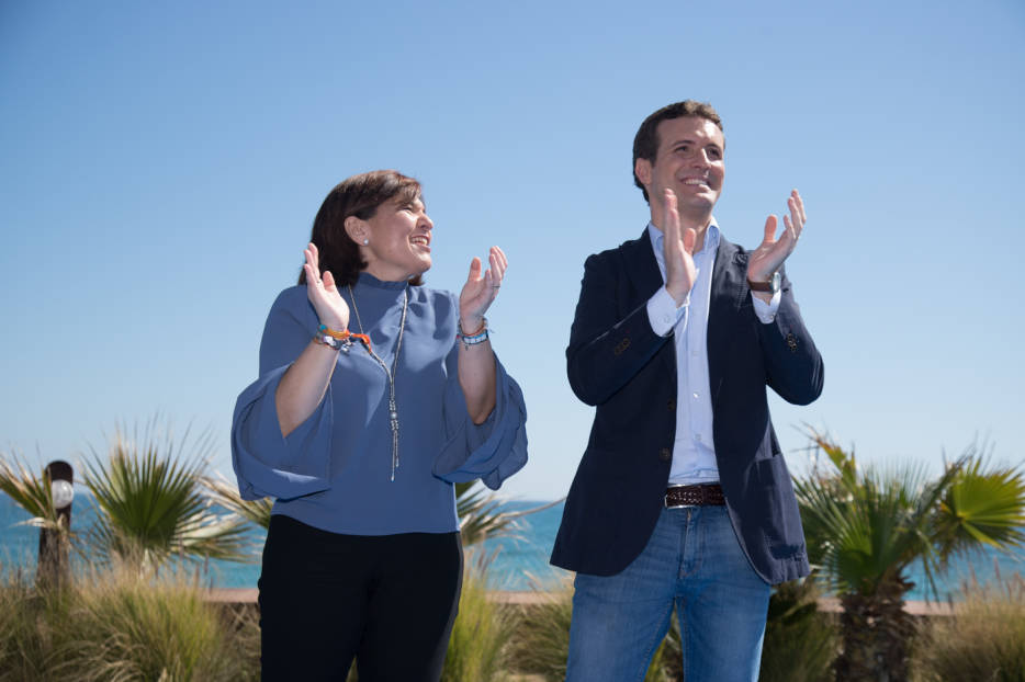 Isabel Bonig y Pablo Casado, en el acto que celebraron en Alicante. Foto PEPE OLIVARES - 