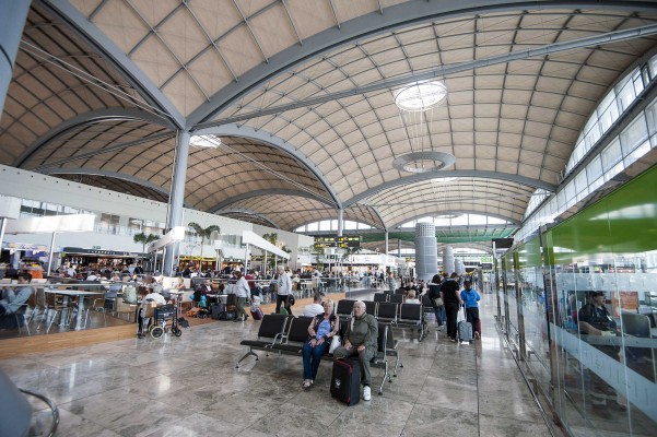 A qué tienes derecho y cómo reclamar si cancelan tu vuelo