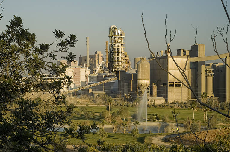 Cemex vende la cementera de Buñol a la turca Çimsa