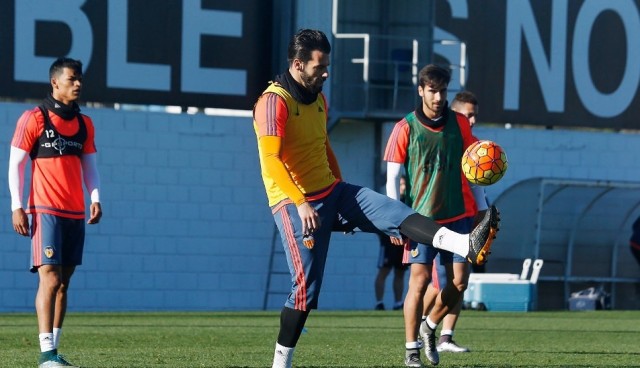 Neville prueba a Alcácer junto a Negredo para enfrentarse al Villarreal