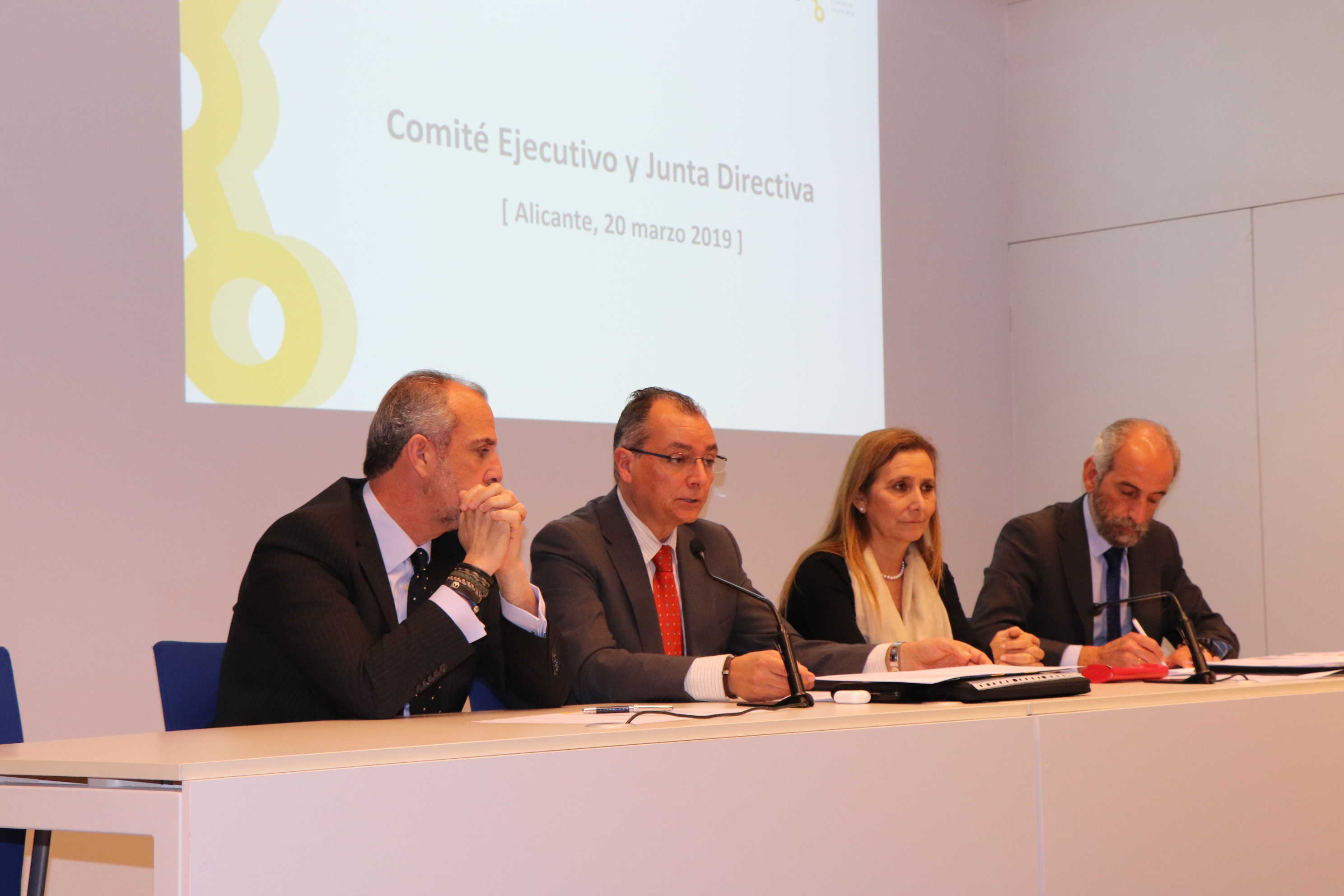 CEV valida en Alicante la solicitud de ingreso de Uepal pese a las reticencias de parte de la junta