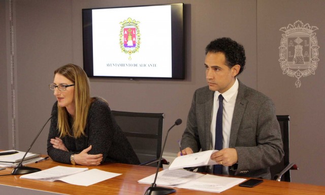 El PP de Alicante baraja promover el traslado de la megaoficina turística de La Explanada