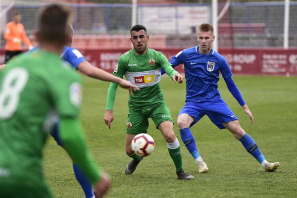 Castro se reivindica en el Elche con tres goles ante el Leningradets ruso

