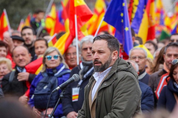 Los generales pueden ser elegidos diputados si no están en activo