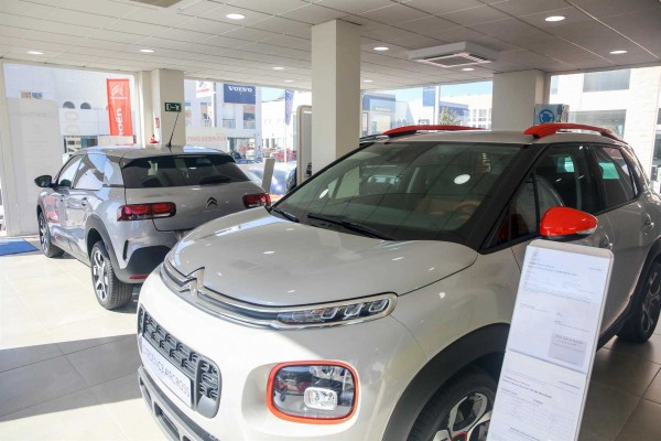 El pago por el impuesto de matriculación se dispara un 36% en febrero por el auge de los coches de gasolina