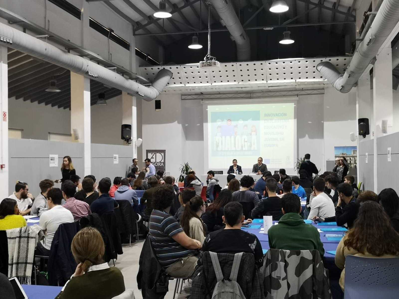 Esto es lo que piden los jóvenes a los políticos: agilidad administrativa, transparencia y más Erasmus