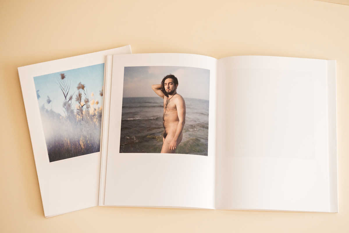 'Gabriel', la historia de un joven trans, ahora narrada en un fotolibro