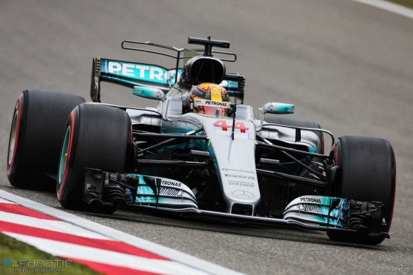 Hamilton nuevo líder tras ganar en Monza, donde Vettel fue tercero
