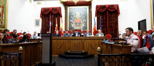 La ausencia de ediles impide a PP y Cs reprobar a Marzà en el pleno de Elche 
