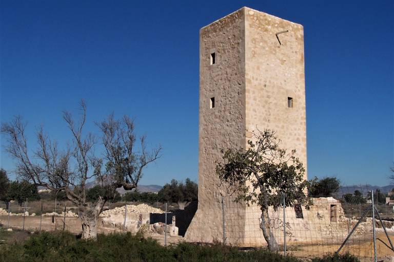 A l’abordatge de les torres: els refugis pirata que esperen el seu rescat