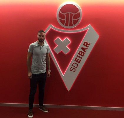 El Eibar cierra su plantilla con David Lombán