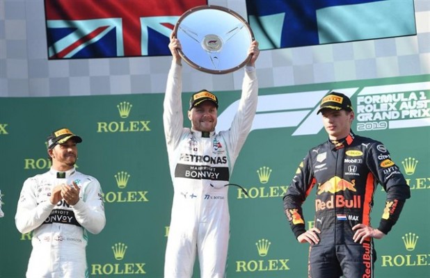 Bottas, salida fulgurante y triunfo en Australia

